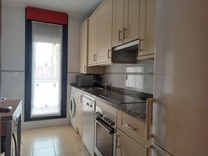 Fridge, oven, stovetop, dishwasher - Arbidel, Apartamento con Piscina en Llanes (LLANES)
