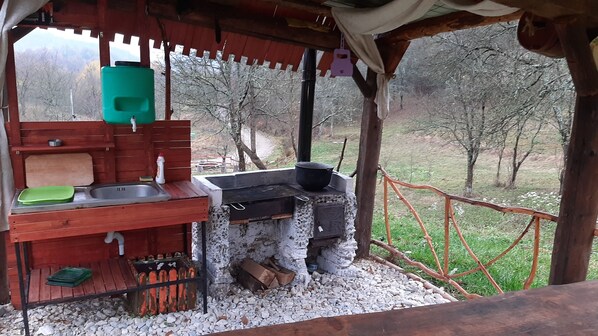 المنطقة المحيطة بالمنشأة