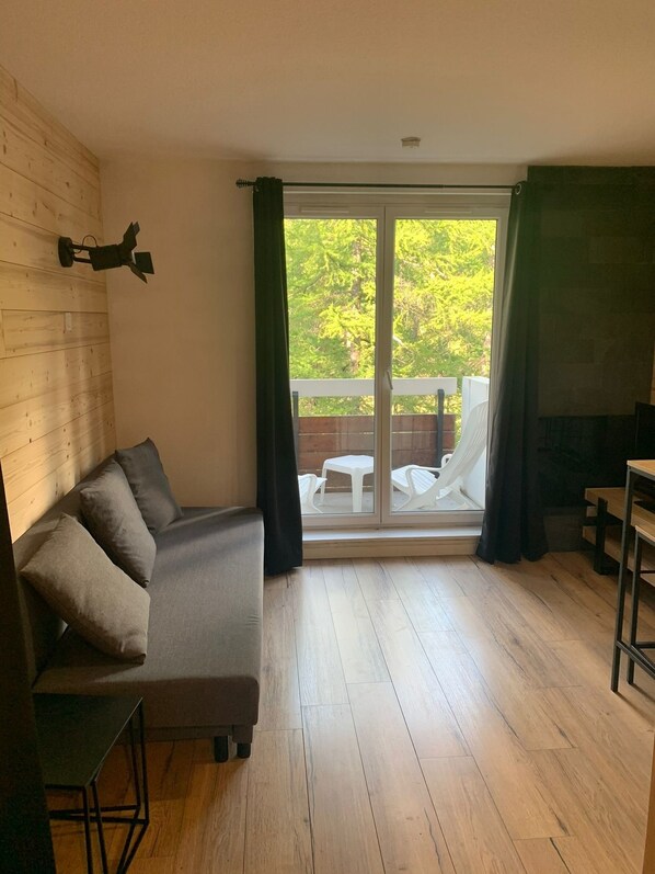 Living area - Appartement Cosy Avec Balcon à Quelques Mètres des Pistes ! (Vars)