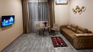 Family Suite with Balcony | Minibar, desk, laptop workspace, iron/ironing board (on request) - Sofia Suite Hotel (Yerevan)