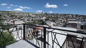 Deluxe | Minibar, desk, laptop workspace, iron/ironing board (on request) - Sofia Suite Hotel (Yerevan)