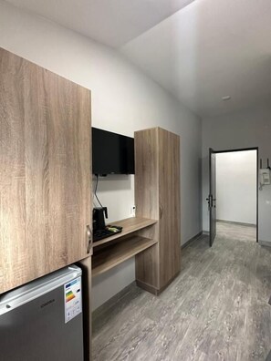 Minibar, Schreibtisch, laptopgeeigneter Arbeitsplatz