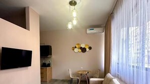 Large Double Room with 1 Bed | Minibar, desk, laptop workspace, iron/ironing board (on request) - Sofia Suite Hotel (Yerevan)