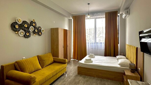 Deluxe Studio Room with  King-Size Bed | Minibar, desk, laptop workspace, iron/ironing board (on request) - Sofia Suite Hotel (Yerevan)
