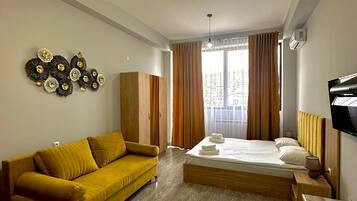 Deluxe Studio Room with King-Size Bed | Minibar, desk, laptop workspace, iron/ironing board (on request)