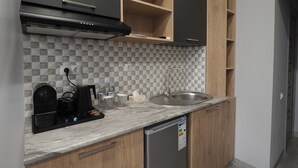 Studio with Balcony | Minibar, desk, laptop workspace, iron/ironing board (on request) - Sofia Suite Hotel (Yerevan)
