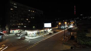 Habitación doble estándar | 1 habitación, minibar, escritorio y espacio para trabajar con laptop