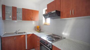 Apartment, 2 Schlafzimmer, eingeschränkter Meerblick | Eigene Küche | Wasserkocher mit Kaffee-/Teezubehör, Wasserkocher