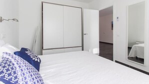 Iron/ironing board, WiFi (free), bed sheets - Apartamentos Gama (Ferreries)
