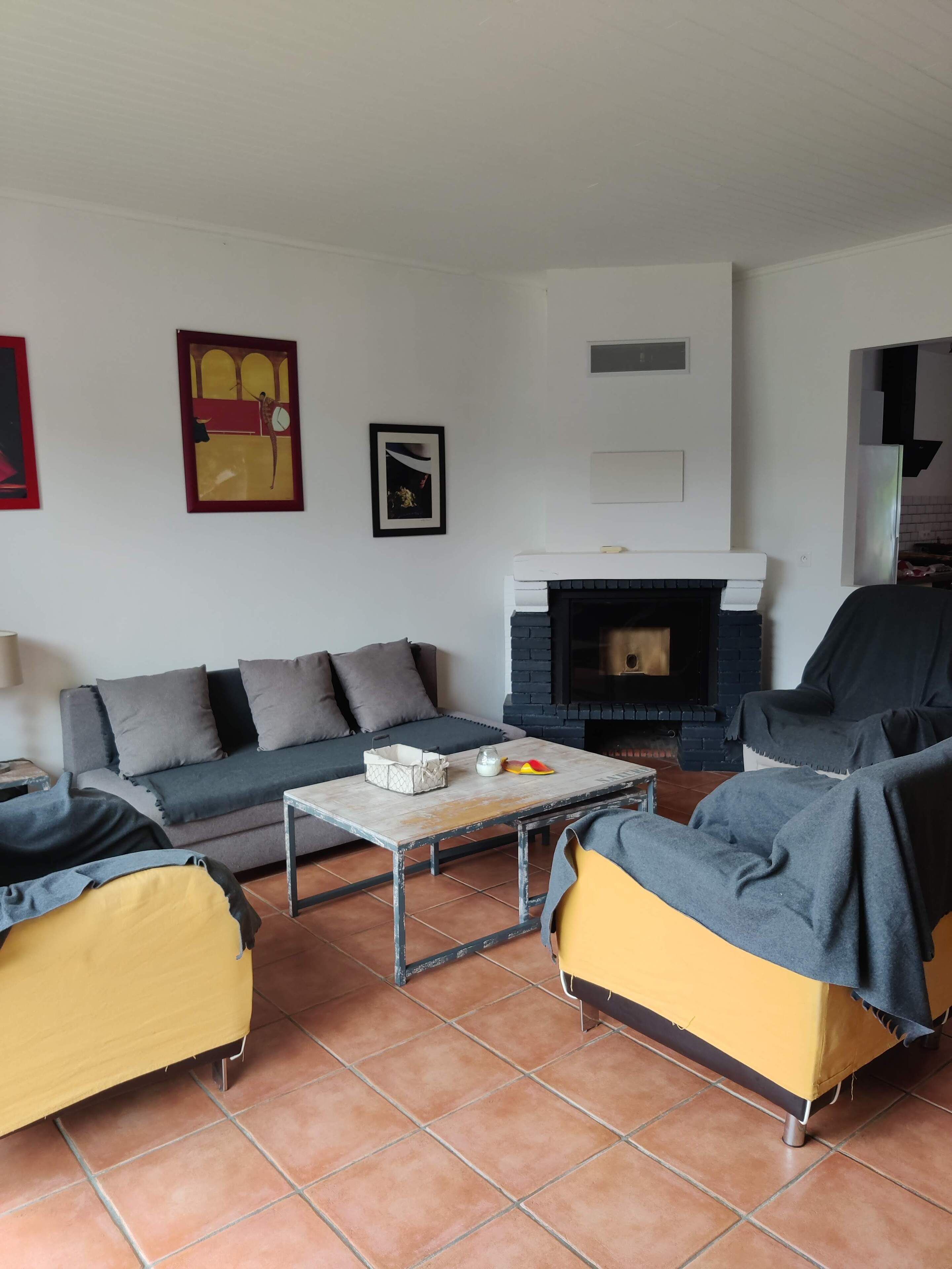 Télévision, livres, chaîne hi-fi