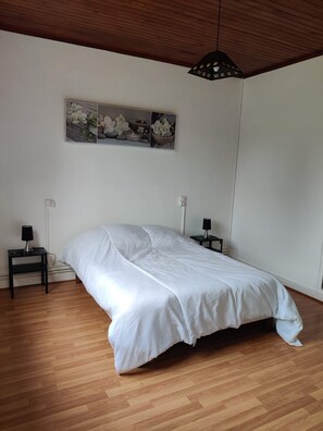 3 bedrooms, iron/ironing board, free WiFi - Maison de Campagne Rénovée à 6kms de la Plage. Animaux de Compagnie Acceptés ! (Mimizan)