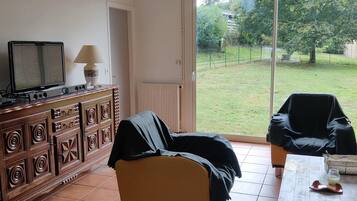 Televisie, boeken en een stereo