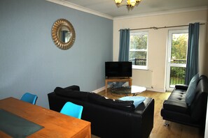 Apartment | Living area - Doncaster Central Apartment Sleeps 5 Very Quiet (Doncaster)