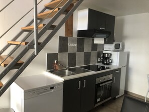 Kühlschrank, Mikrowelle, Ofen, Herdplatte