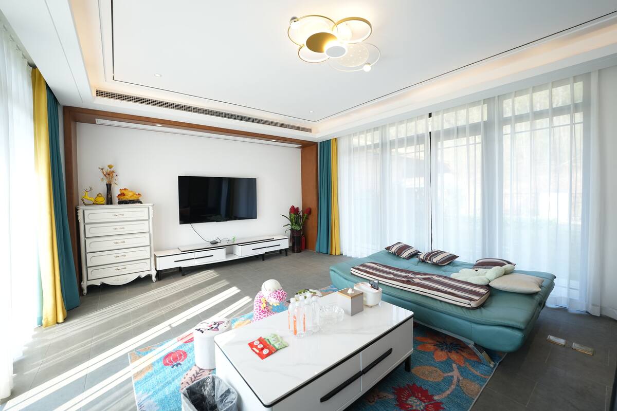 Room | Desk, WiFi (free)