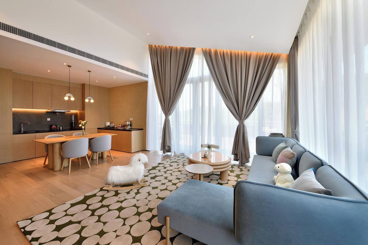 Deluxe Room | Desk, WiFi (free)