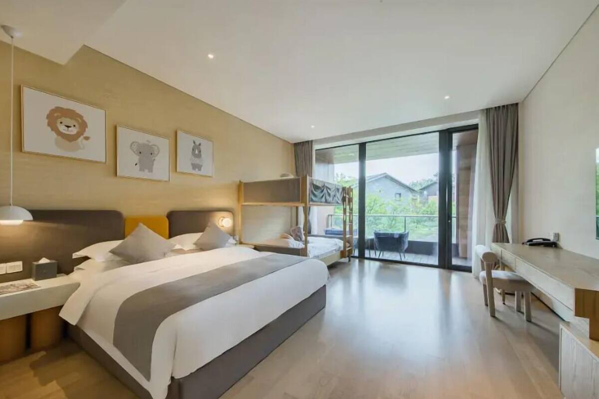 Signature Room | Desk, WiFi (free)