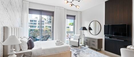 Deluxe Studio | Individually furnished, iron/ironing board, free WiFi