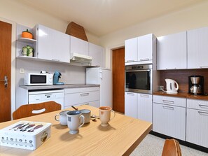 Kühlschrank, Mikrowelle, Ofen, Geschirrspüler