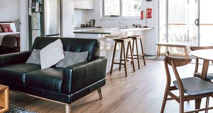 Cosy House, Close to Town with Views of the Bay