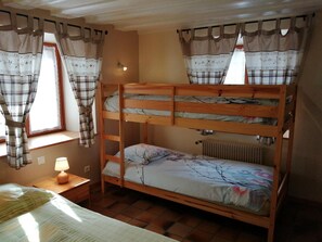 2 bedrooms, free WiFi, bed sheets