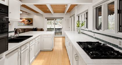 Quaint Budget-Friendly Retreat with Aspen Charm