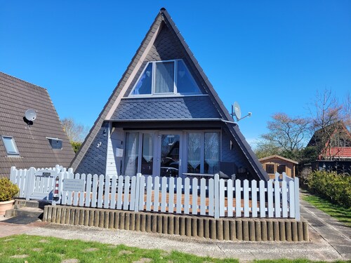 Gemütliches und komfortables Nurdach-Ferienhaus im Ferienpark Fedderwardersiel