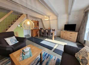 Fernseher, Bücher, Stereoanlage