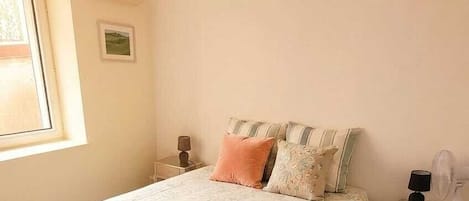 1 chambre, fer et planche à repasser, Wi-Fi gratuit, draps fournis