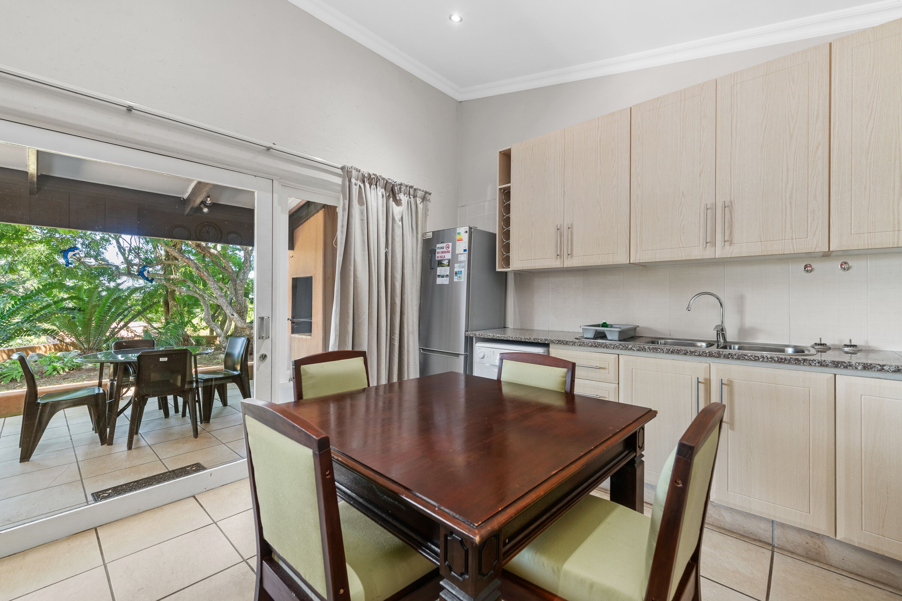 Classic-Villa | Essbereich im Zimmer