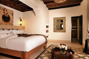 6 habitaciones, tabla de planchar con plancha, wifi y ropa de cama 