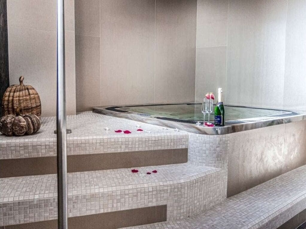 Masajes con piedras calientes y masajes deportivos 