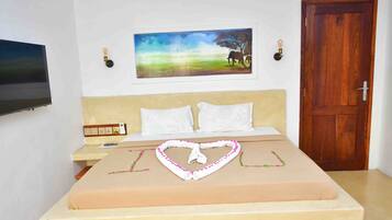 6 bedrooms, iron/ironing board, WiFi, bed sheets