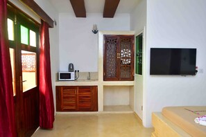 6 habitaciones, tabla de planchar con plancha, wifi y ropa de cama