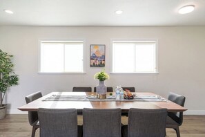 Dining - Luxo Stays |Beach Time| 3bd2ba #quiet #freeway (Pacifica)