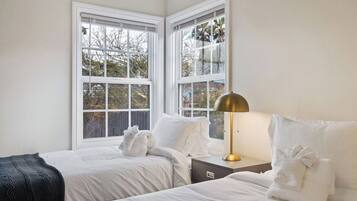 3 makuuhuonetta, silitysrauta/-lauta, vauvan matkasänky, Wi-Fi