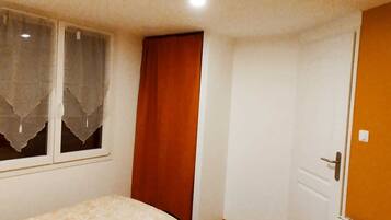1 bedroom, iron/ironing board, free WiFi, bed sheets