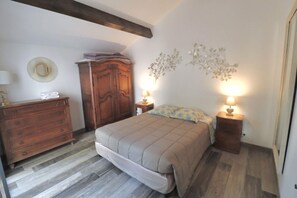 2 Schlafzimmer, Bügeleisen/Bügelbrett, Bettwäsche