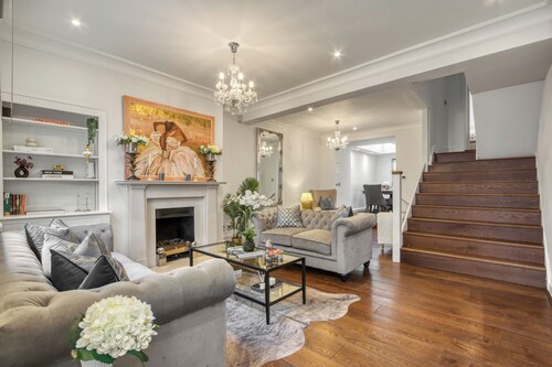 Stunning Knightsbridge Townhouse with Patio