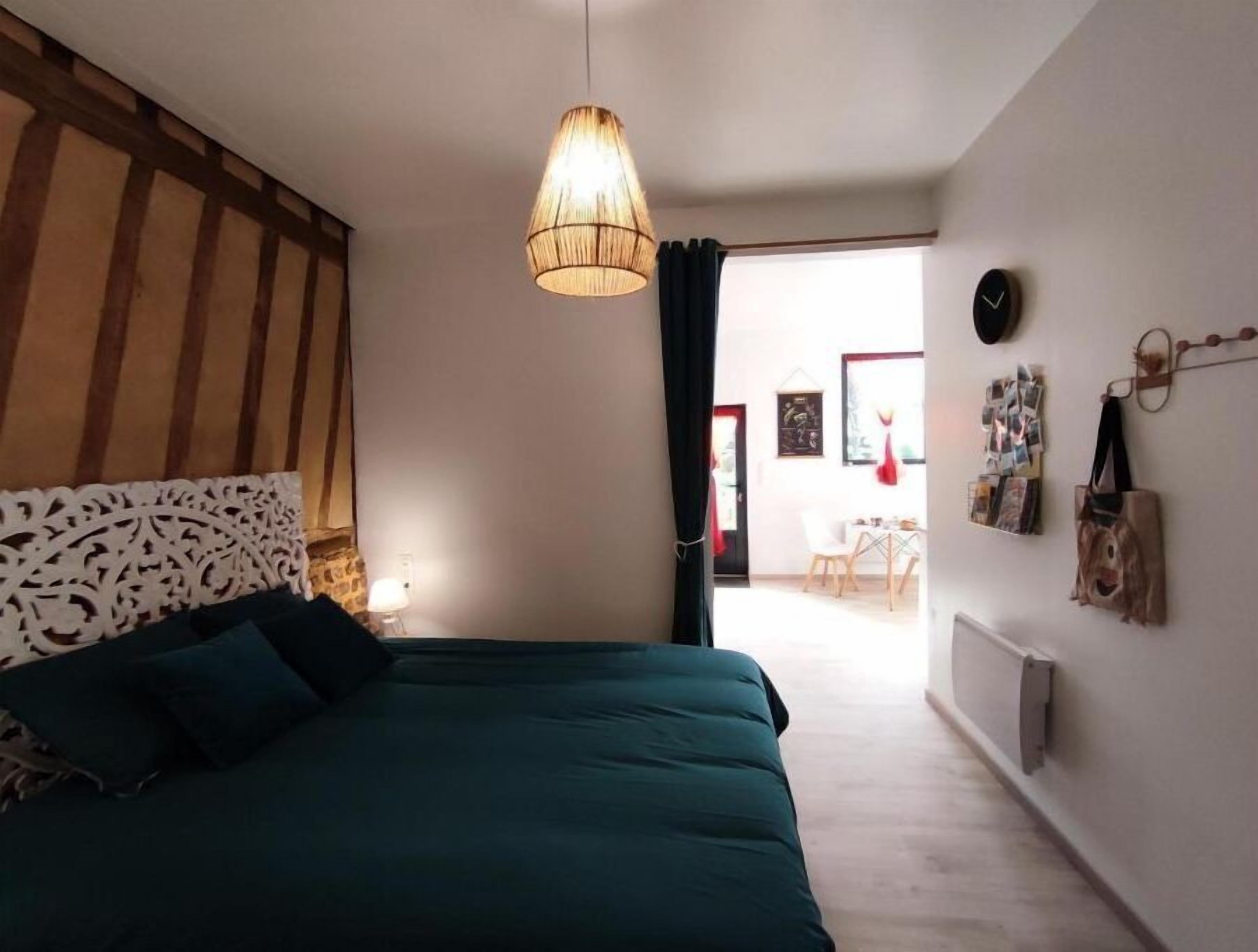 1 dormitorio, tabla de planchar con plancha, wifi gratis y ropa de cama