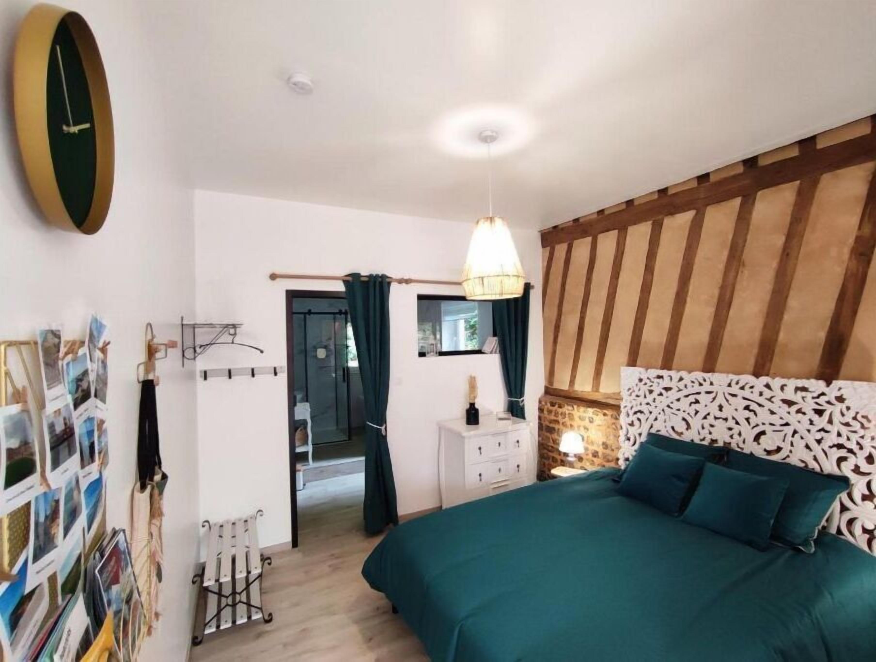 1 slaapkamer, een strijkplank/strijkijzer, gratis wifi, beddengoed