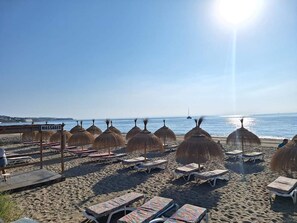 Camastros y toallas de playa 