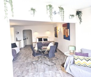 In-room safe, iron/ironing board, travel cot, free WiFi - Beautiful Beachside Studio Apartment in La Cala De Mijas.The Perfect Location! (La Cala de Mijas)