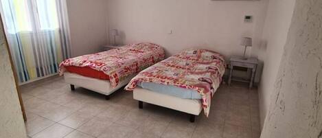 2 bedrooms, WiFi, bed sheets