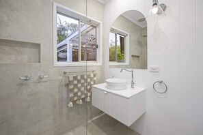 Shower, hair dryer, towels