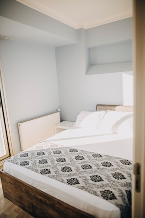 Free WiFi, bed sheets
