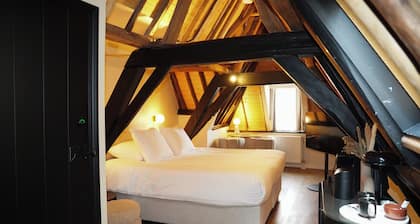 This hotel is a 1 bedroom(s), 1 bathrooms, located in Delft, Zuid-Holland.