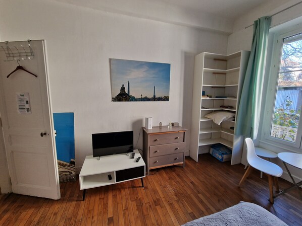 1 bedroom, soundproofing, WiFi - "Le Klein", Studio au Calme au Centre de Besançon (Besançon)