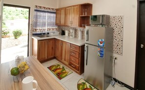 Private kitchen - Safe and Comfy Homestay 10 minutes from Kingston Airport! Travelers Welcomed! (St. Andrew Parish)