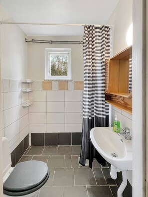 Shower, towels, soap, shampoo